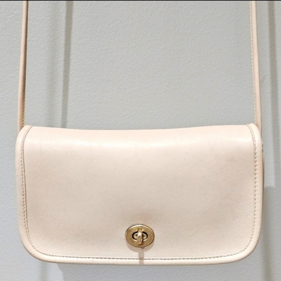 Coach Handbags - Vintage Coach USA Original Dinky Bag (Bone) 9375